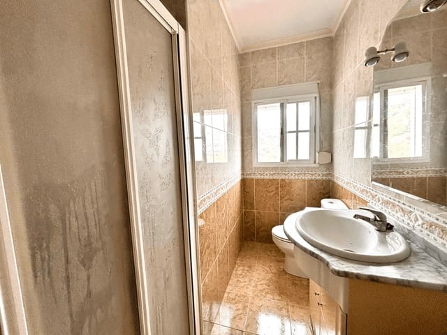 4 soveværelse Byhus til salg i Tolox med garage - € 370.000 (Ref: 9819534)