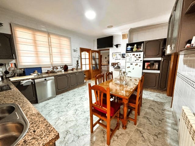 5 quarto Moradia Geminada para venda em Villanueva de Tapia com garagem - 395 000 € (Ref: 9821641)