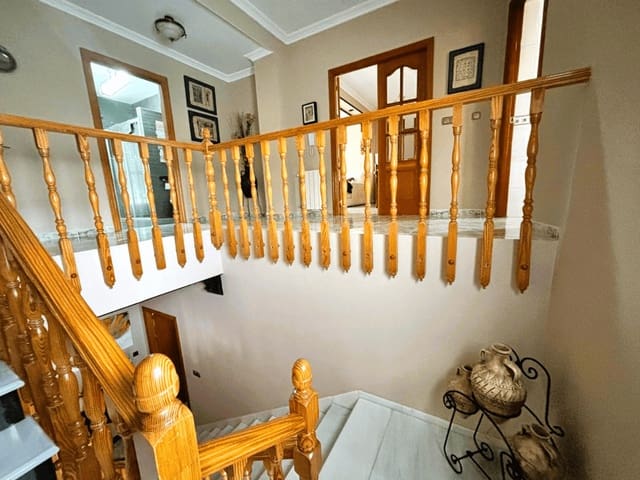 5 quarto Moradia Geminada para venda em Villanueva de Tapia com garagem - 395 000 € (Ref: 9821641)