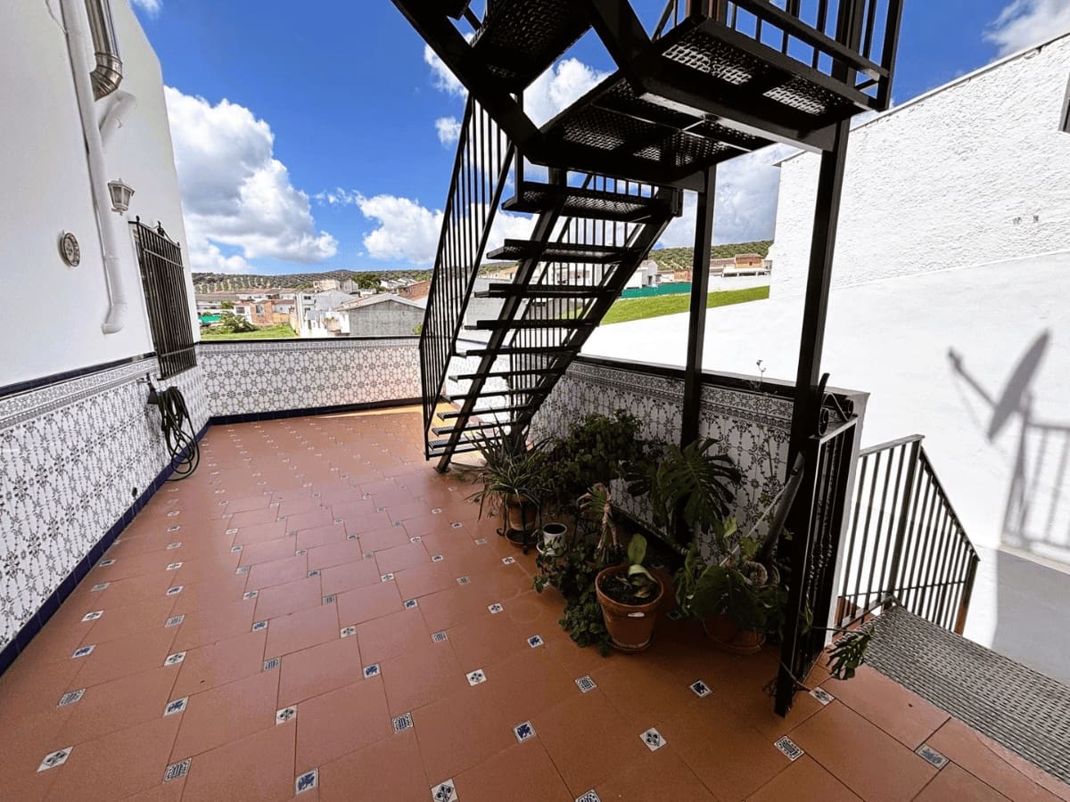 5 quarto Moradia Geminada para venda em Villanueva de Tapia com garagem - 395 000 € (Ref: 9821641)