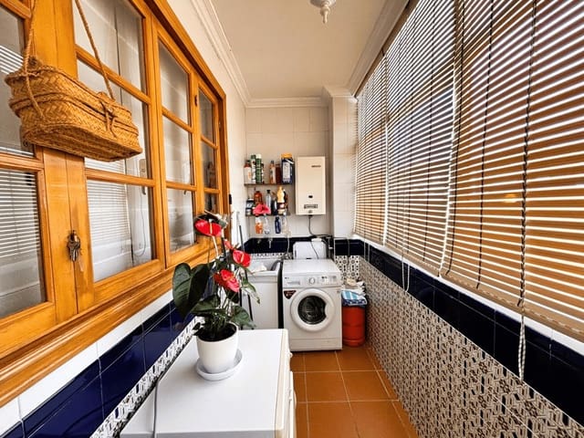 5 quarto Moradia Geminada para venda em Villanueva de Tapia com garagem - 395 000 € (Ref: 9821641)