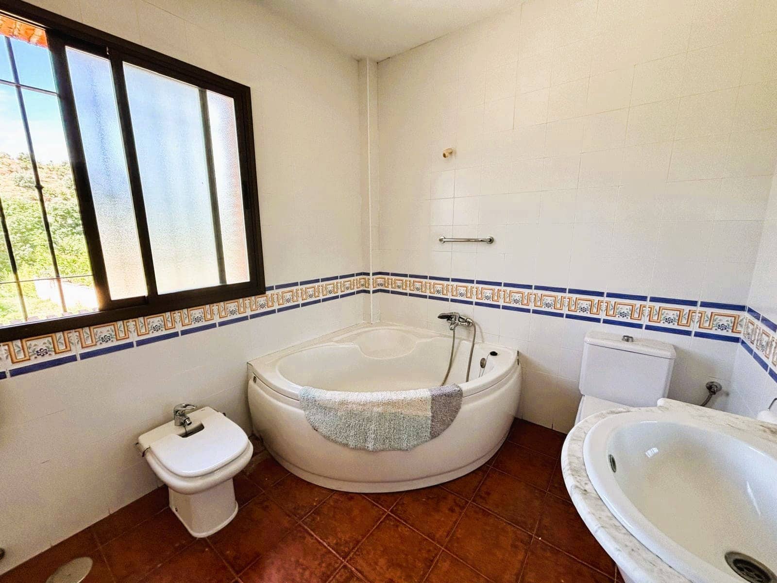 4 chambre Villa/Maison Semi-Mitoyenne à vendre à Loja avec garage - 329 280 € (Ref: 9850554)