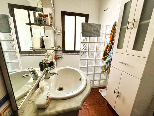 4 chambre Villa/Maison Semi-Mitoyenne à vendre à Loja avec garage - 329 280 € (Ref: 9850554)