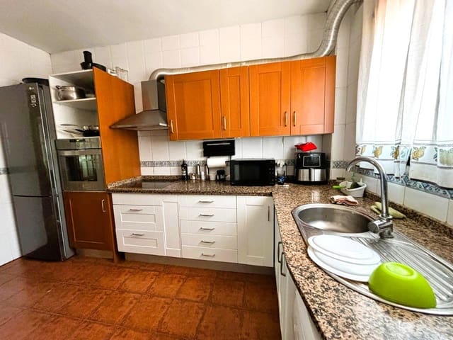 4 chambre Villa/Maison Semi-Mitoyenne à vendre à Loja avec garage - 329 280 € (Ref: 9850554)