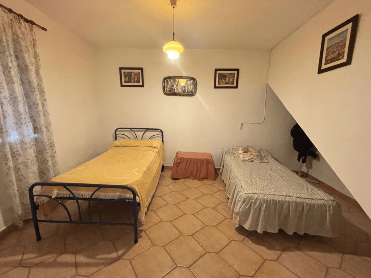 4 bedroom Townhouse for sale in Yunquera - € 85,000 (Ref: 9895465)