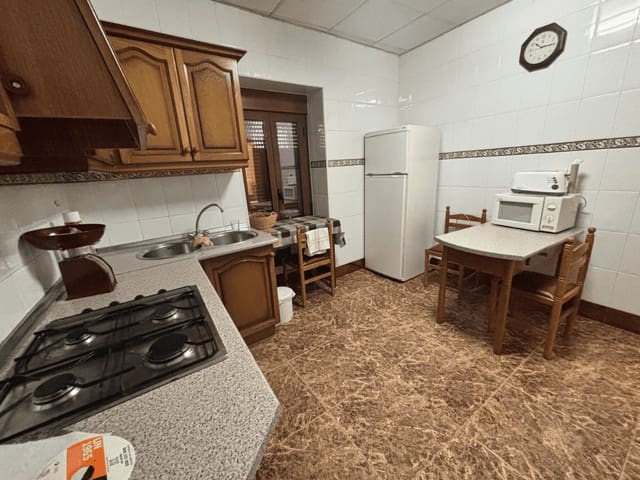 4 bedroom Townhouse for sale in Yunquera - € 85,000 (Ref: 9895465)