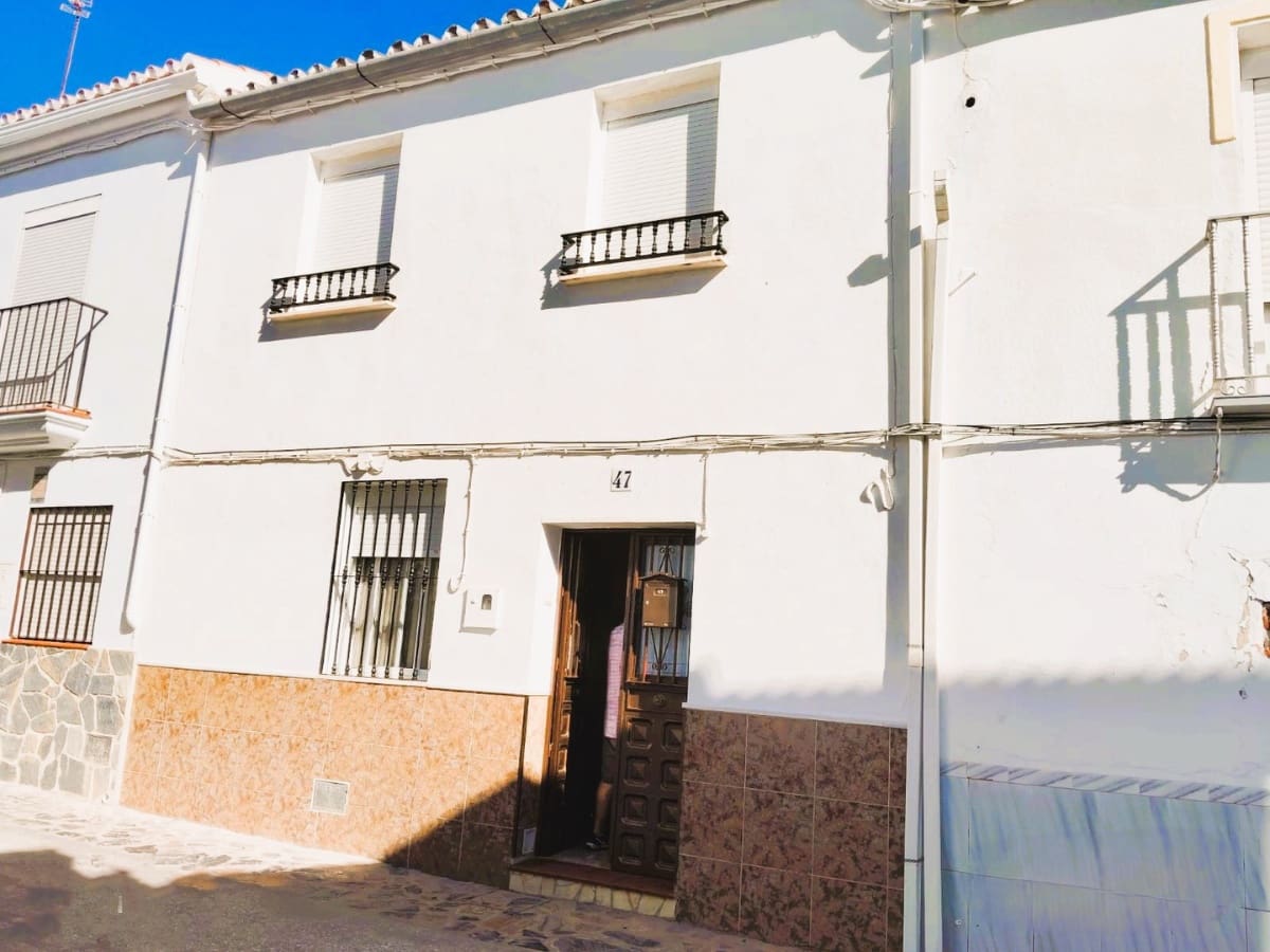 Casa de 6 habitaciones en Yunquera en venta con piscina - 180.000 € (Ref: 9909794)