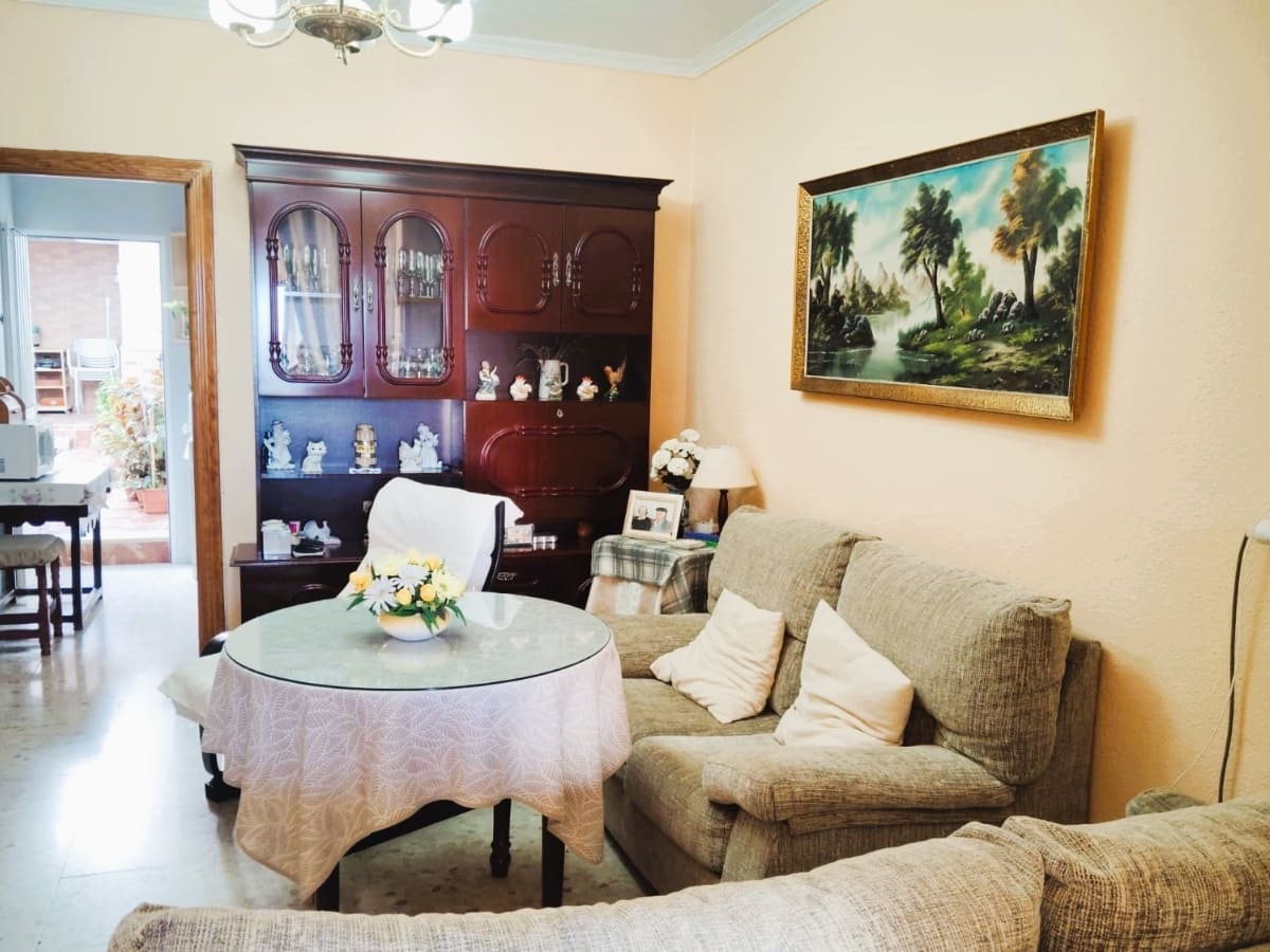 Casa de 6 habitaciones en Yunquera en venta con piscina - 180.000 € (Ref: 9909794)