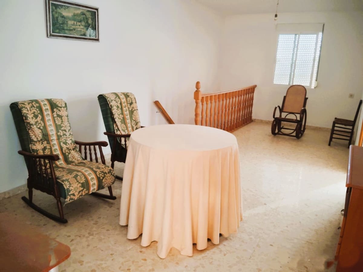 Casa de 6 habitaciones en Yunquera en venta con piscina - 180.000 € (Ref: 9909794)