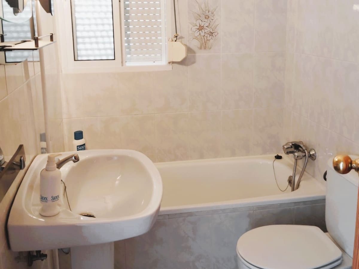 Casa de 6 habitaciones en Yunquera en venta con piscina - 180.000 € (Ref: 9909794)