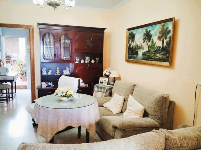 Casa de 6 habitaciones en Yunquera en venta con piscina - 180.000 € (Ref: 9909794)