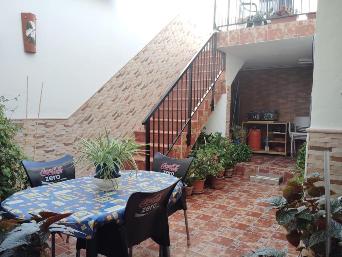 Casa de 6 habitaciones en Yunquera en venta con piscina - 180.000 € (Ref: 9909794)