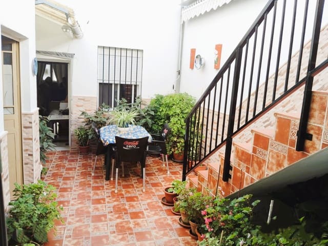 Casa de 6 habitaciones en Yunquera en venta con piscina - 180.000 € (Ref: 9909794)