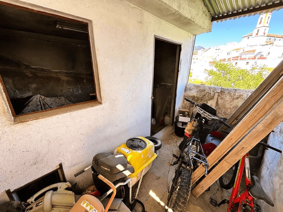 4 bedroom Townhouse for sale in Yunquera - € 188,712 (Ref: 9932555)