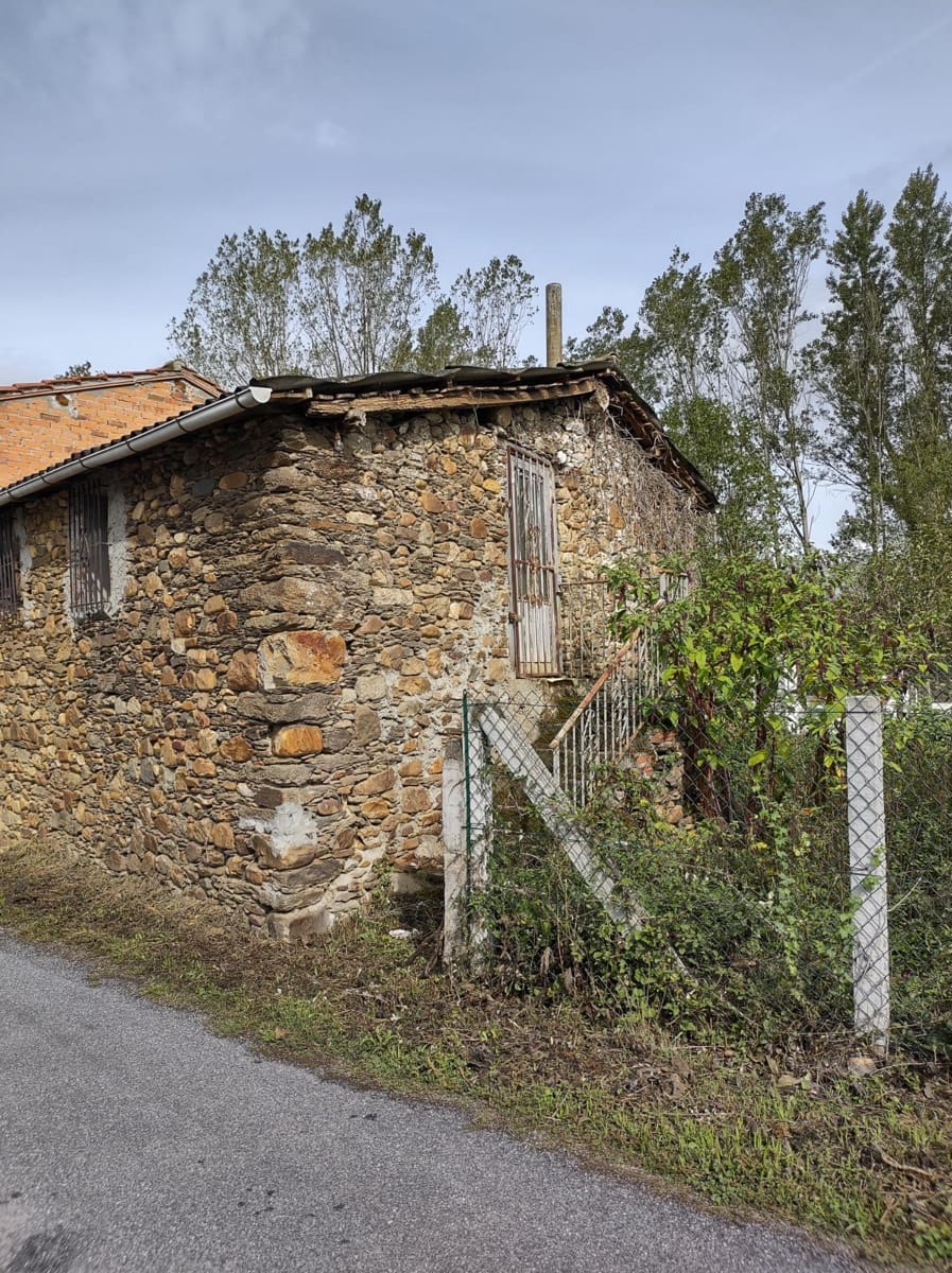 1 bedroom Townhouse for sale in Monforte de Lemos - € 43,600 (Ref: 10009160)