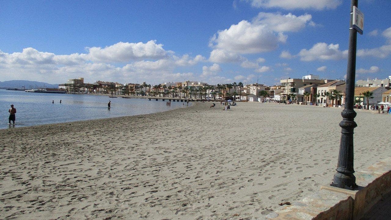 3 sypialnia Willa na sprzedaż w Los Alcazares z basenem - 800 000 € (Ref: 8859619)