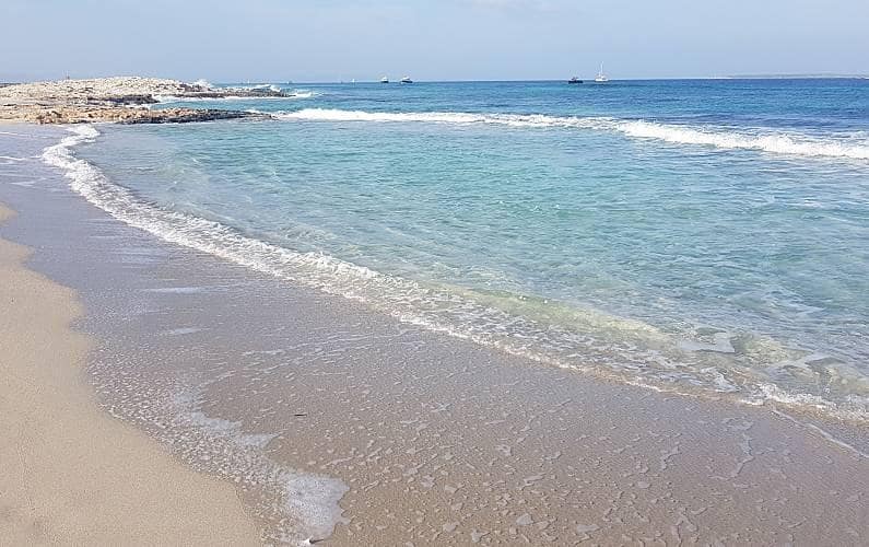 4 bedroom Villa for sale in Cuevas del Almanzora with garage - € 295,000 (Ref: 8923814)