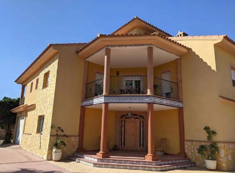 4 bedroom Villa for sale in Cuevas del Almanzora with garage - € 295,000 (Ref: 8923814)