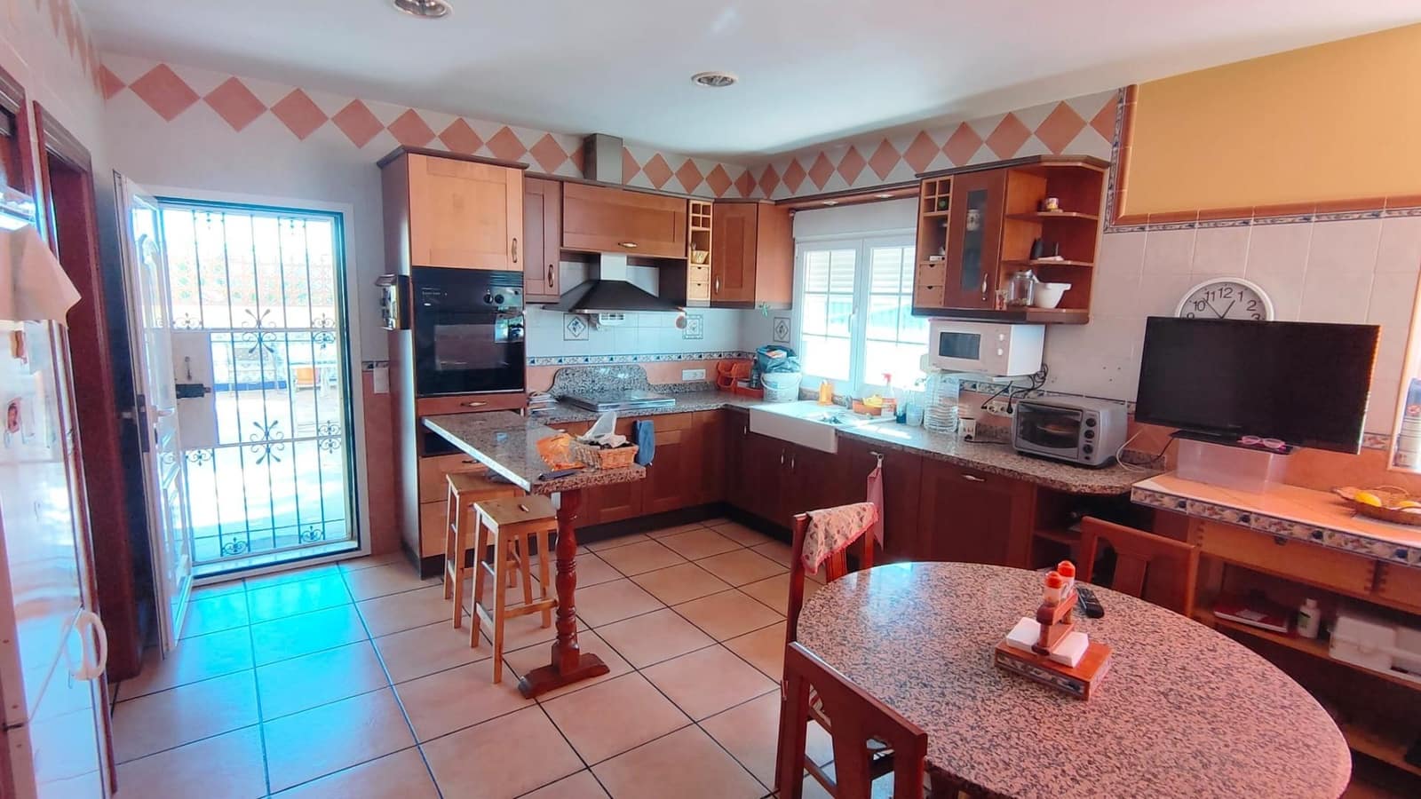 4 bedroom Villa for sale in Cuevas del Almanzora with garage - € 295,000 (Ref: 8923814)