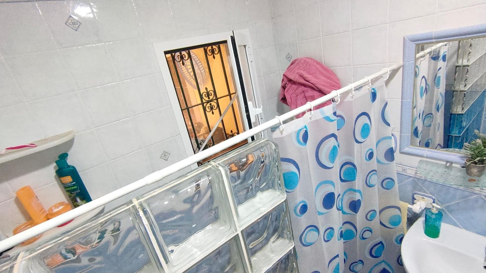 4 bedroom Villa for sale in Cuevas del Almanzora with garage - € 295,000 (Ref: 8923814)