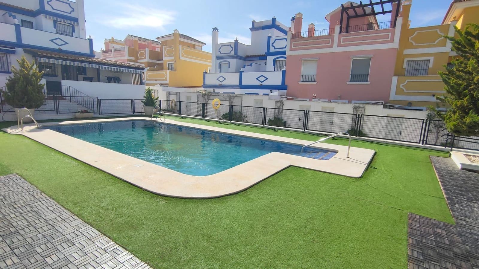 2 quarto Moradia em Banda para arrendar em San Juan de los Terreros com piscina - 700 € (Ref: 9677538)