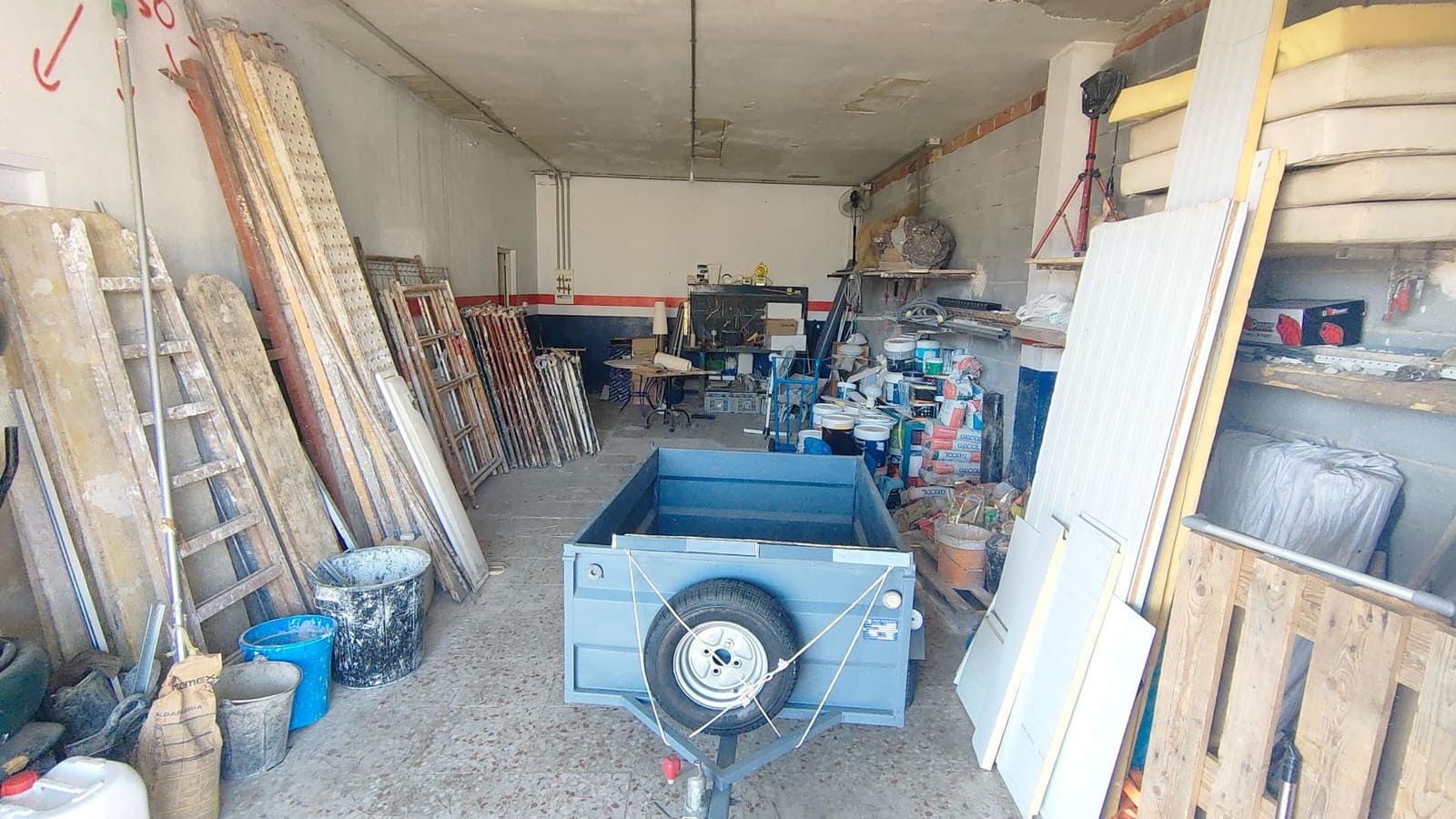 Commercial for sale in Ramonete with garage - € 299,900 (Ref: 9815882)