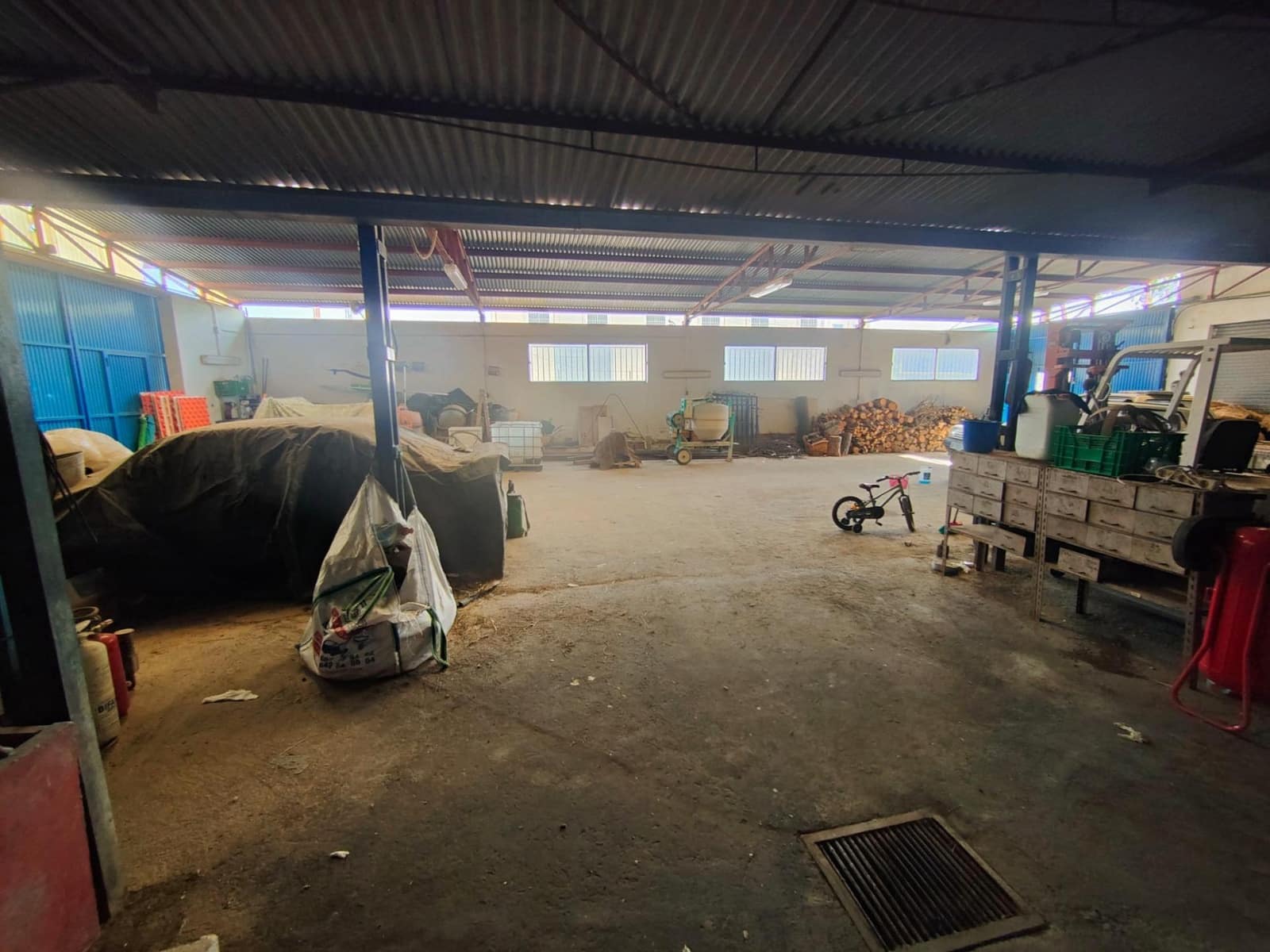 Commercial for sale in Ramonete with garage - € 299,900 (Ref: 9815882)