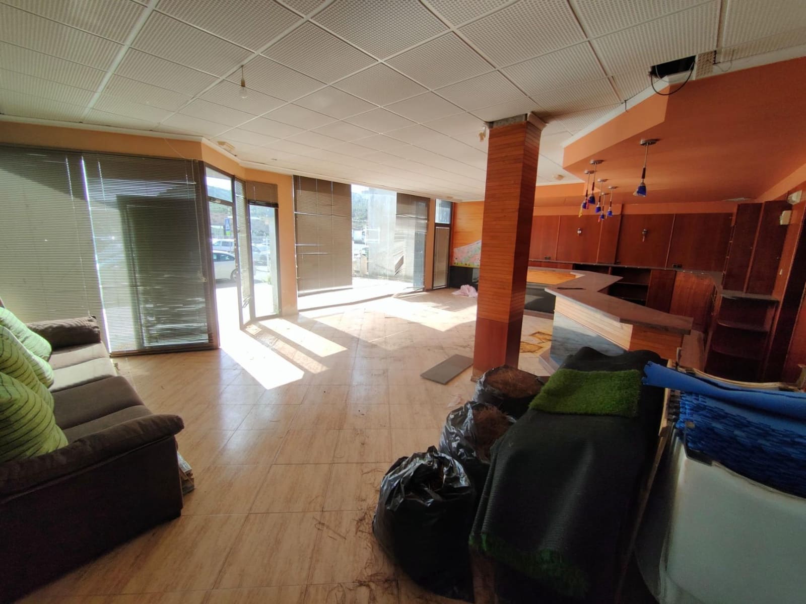 Commercial for sale in Ramonete with garage - € 299,900 (Ref: 9815882)