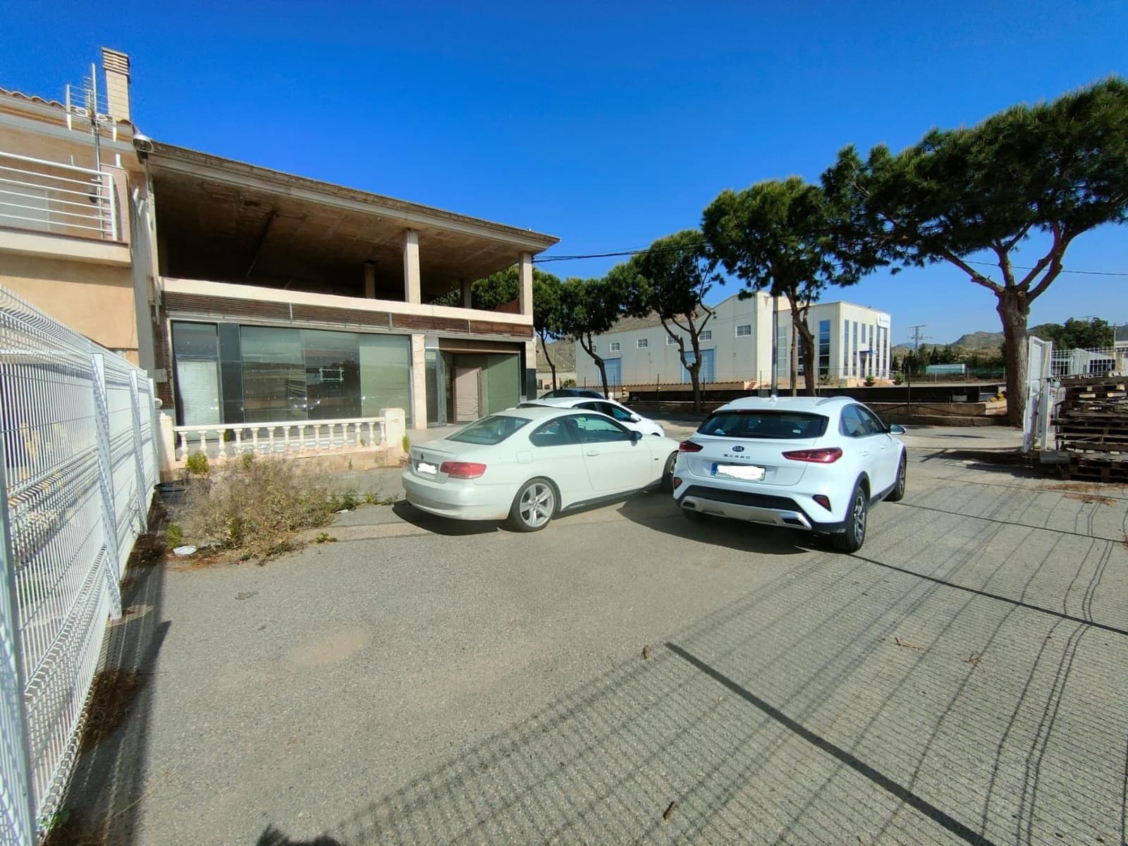 Commercial for sale in Ramonete with garage - € 299,900 (Ref: 9815882)