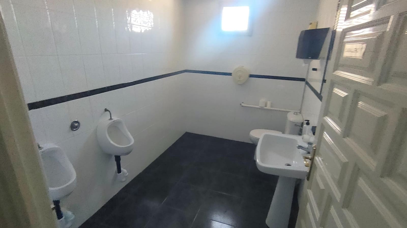 Erhverv til salg i Cuevas del Almanzora - € 490.000 (Ref: 9965326)