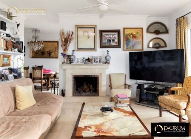 4 sypialnia Willa na sprzedaż w Lomas de San Anton, Miasto Málaga z basenem garażem - 875 000 € (Ref: 9332848)