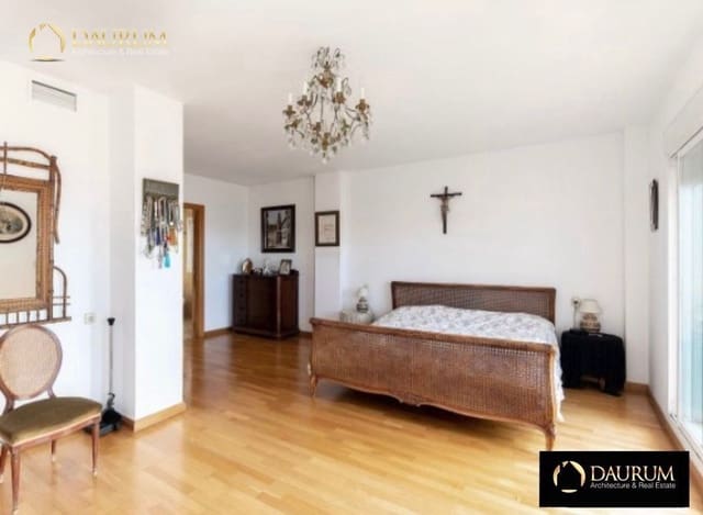 4 sypialnia Willa na sprzedaż w Lomas de San Anton, Miasto Málaga z basenem garażem - 875 000 € (Ref: 9332848)