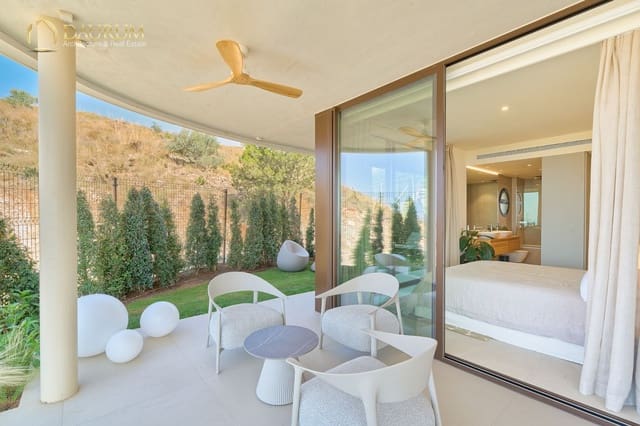 2 slaapkamer Flat te koop in Las Gaviotas  - Carvajal, Fuengirola met zwembad garage - € 695.000 (Ref: 9332849)