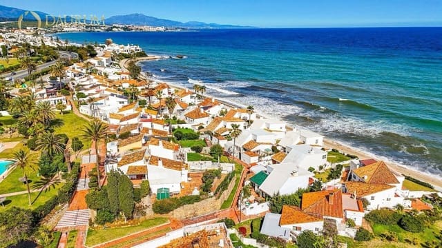 3 soveværelse Byhus til salg i Bahía Dorada, Estepona med swimmingpool garage - € 545.000 (Ref: 9332850)