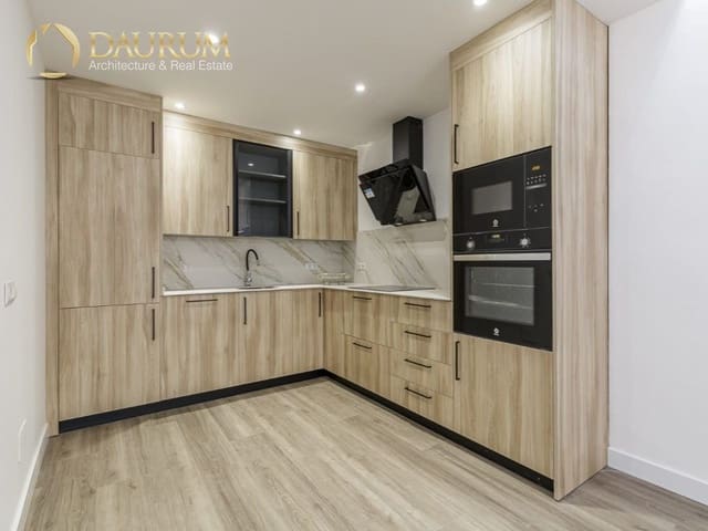 3 makuuhuone Asunto myytävänä paikassa Las Brisas, Marbella mukana uima-altaan 
autotalli - 639 000 € (Ref: 9332854)