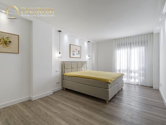 3 makuuhuone Asunto myytävänä paikassa Las Brisas, Marbella mukana uima-altaan 
autotalli - 639 000 € (Ref: 9332854)