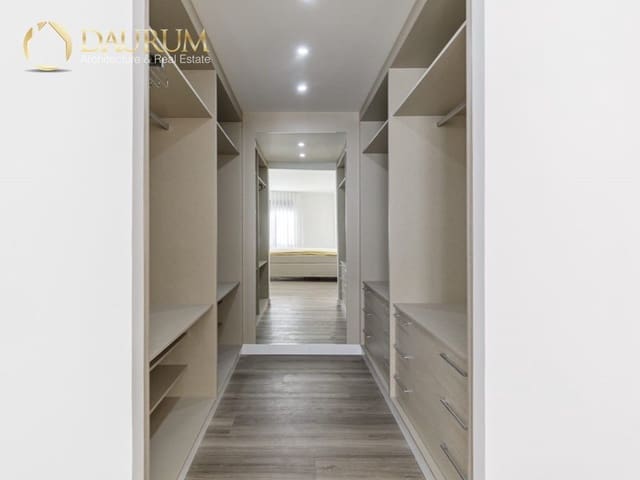 3 makuuhuone Asunto myytävänä paikassa Las Brisas, Marbella mukana uima-altaan 
autotalli - 639 000 € (Ref: 9332854)