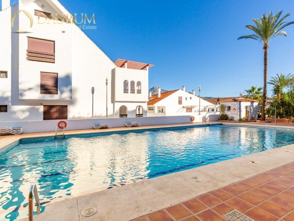 3 makuuhuone Asunto myytävänä paikassa Nueva Andalucia mukana uima-altaan 
autotalli - 639 000 € (Ref: 9332854)