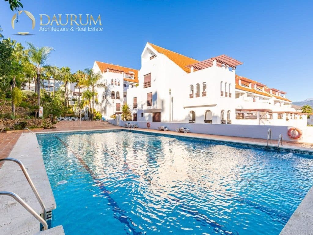 3 makuuhuone Asunto myytävänä paikassa Nueva Andalucia mukana uima-altaan 
autotalli - 639 000 € (Ref: 9332854)