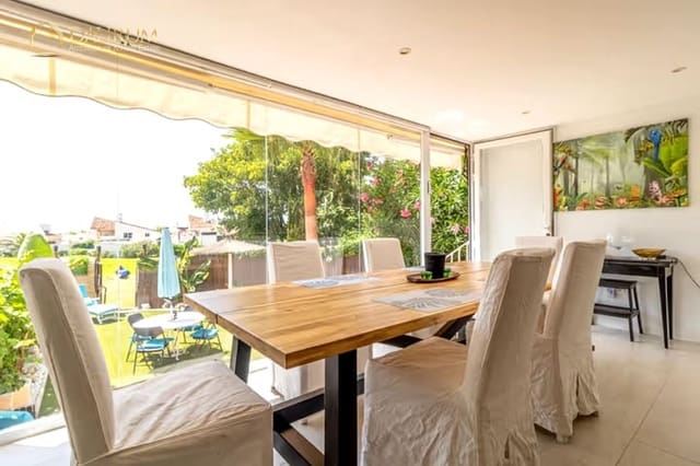 3 soveværelse Byhus til salg i Bahía Dorada, Estepona med swimmingpool - € 645.000 (Ref: 9332855)