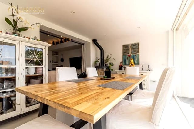 3 soveværelse Byhus til salg i Bahía Dorada, Estepona med swimmingpool - € 645.000 (Ref: 9332855)