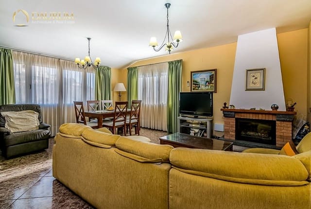 6 makuuhuone Huvila myytävänä paikassa La Cala del Moral, Rincón de la Victoria mukana uima-altaan 
autotalli - 765 000 € (Ref: 9332856)