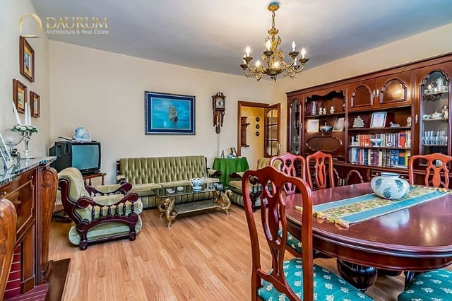 6 makuuhuone Huvila myytävänä paikassa La Cala del Moral, Rincón de la Victoria mukana uima-altaan 
autotalli - 765 000 € (Ref: 9332856)