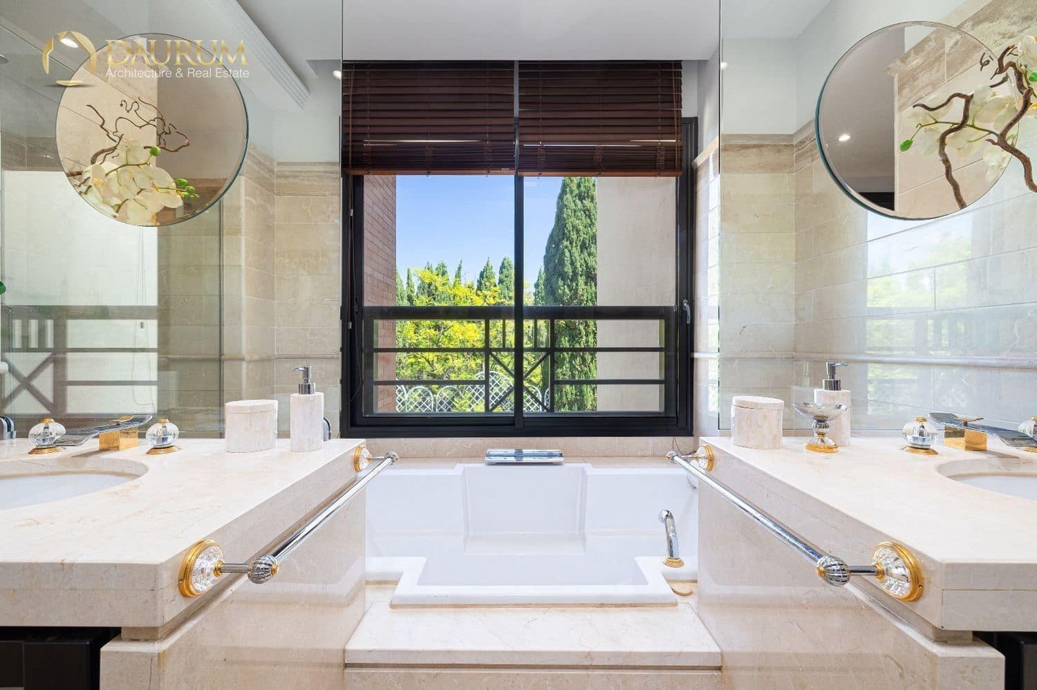 3 bedroom Flat for sale in Nueva Andalucia with pool garage - € 6,900,000 (Ref: 9332862)