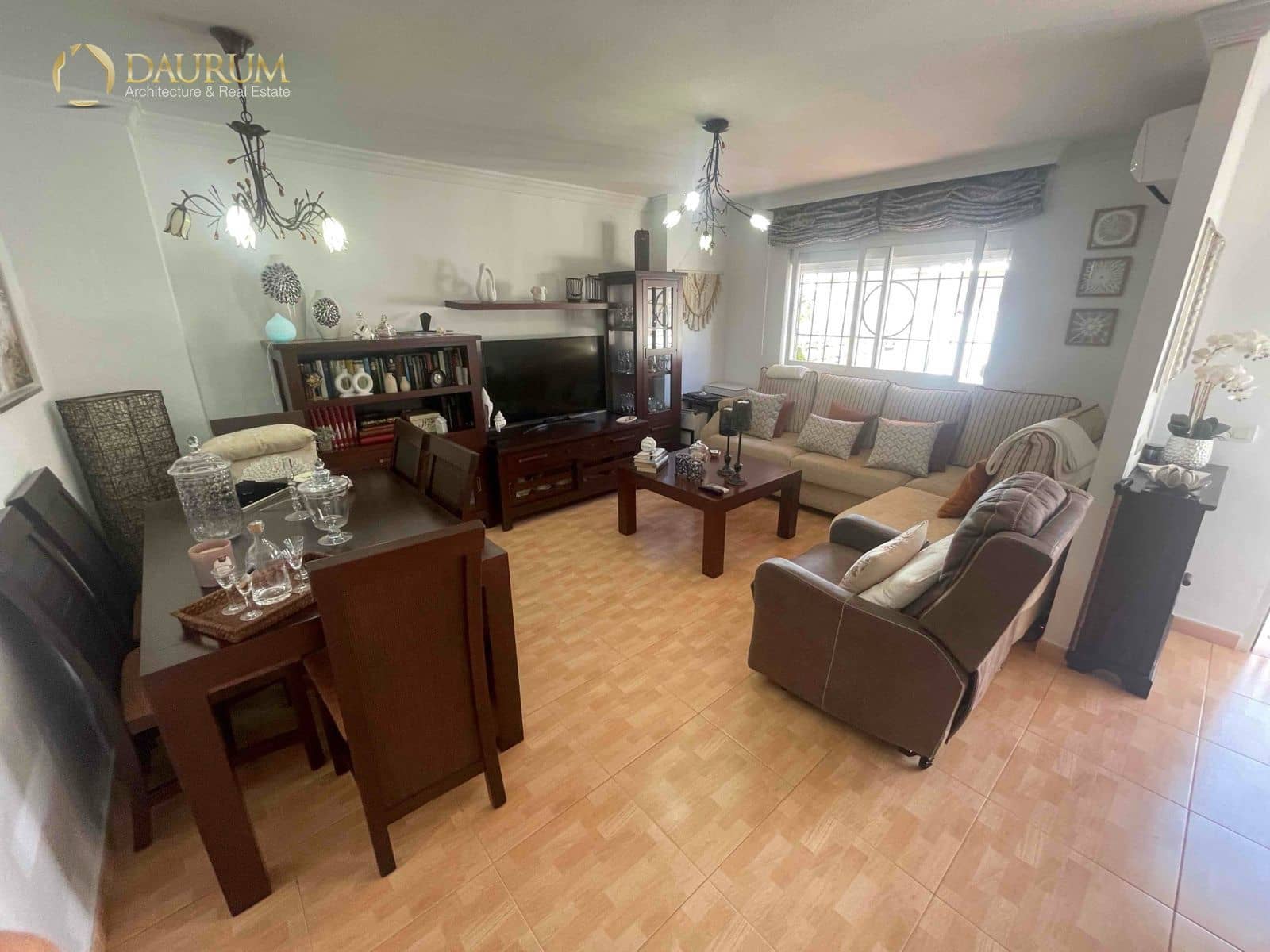 4 soveværelse Byhus til salg i Chilches med swimmingpool garage - € 429.000 (Ref: 9344122)