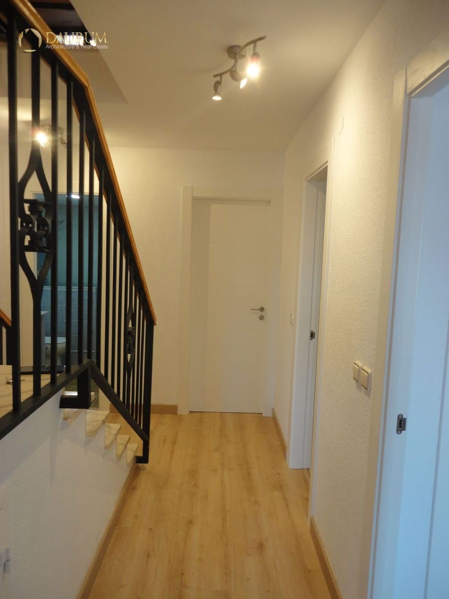 4 makuuhuone Omakotitalo myytävänä paikassa Malaga kaupunki mukana uima-altaan 
autotalli - 590 000 € (Ref: 9344123)