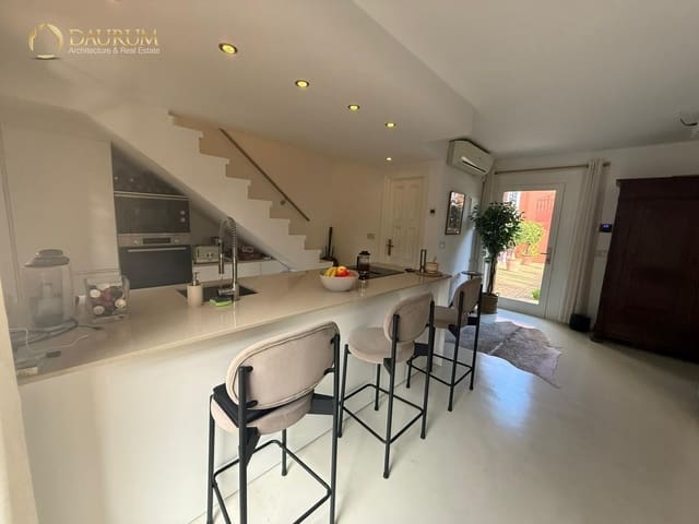 2 makuuhuone Omakotitalo myytävänä paikassa Marbella mukana uima-altaan 
autotalli - 669 000 € (Ref: 9646450)