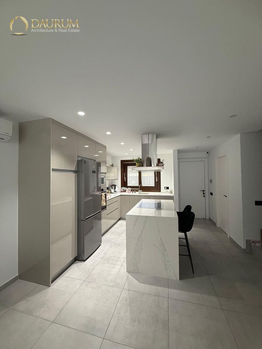 4 slaapkamer Huis te koop in Marbella met zwembad garage - € 670.000 (Ref: 9646451)