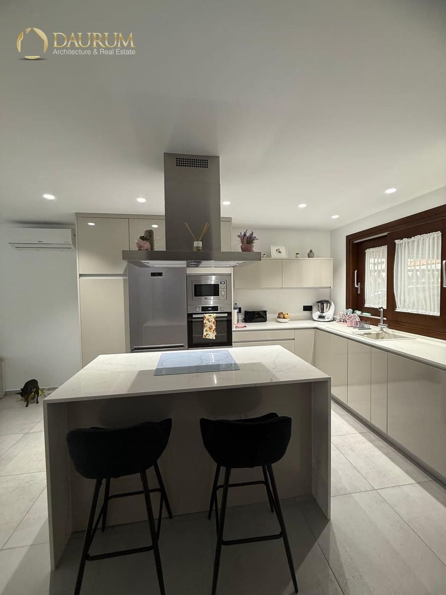 4 slaapkamer Huis te koop in Marbella met zwembad garage - € 670.000 (Ref: 9646451)