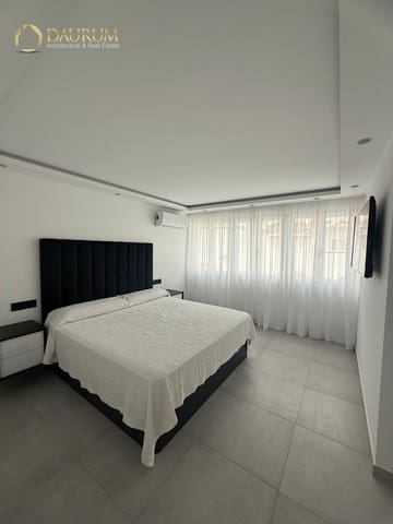 4 makuuhuone Omakotitalo myytävänä paikassa Marbella mukana uima-altaan 
autotalli - 670 000 € (Ref: 9646451)